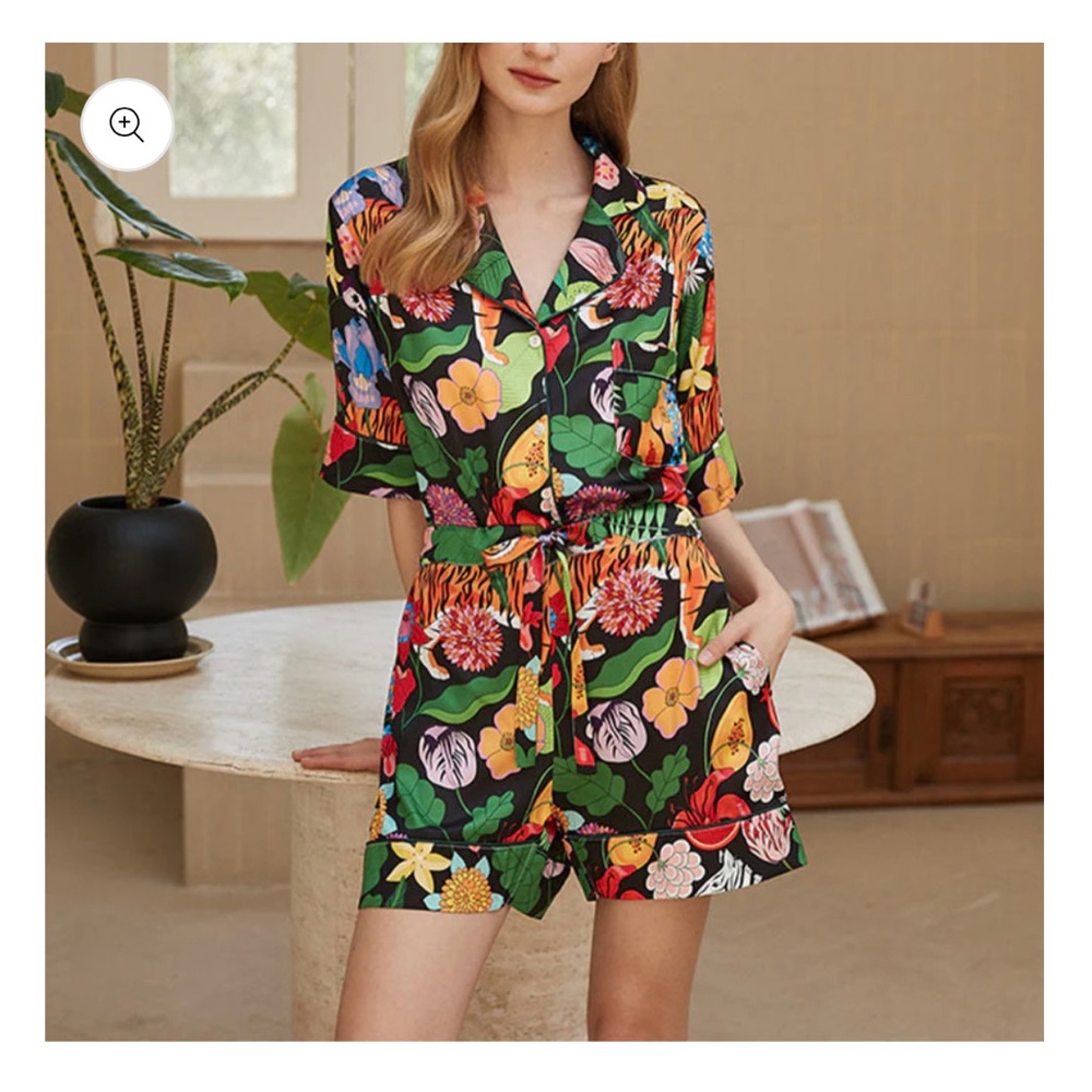 NWT Flower Leaf V-neck Button Short Loungewear Large OWNKOTI